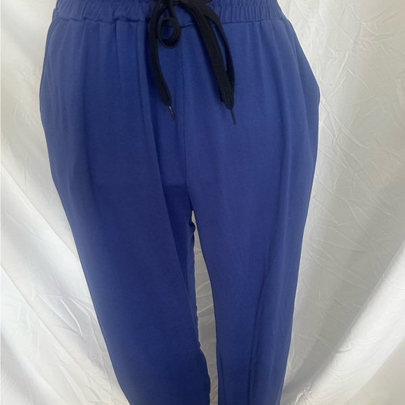 Lounge Suit - Picture 3 of 7